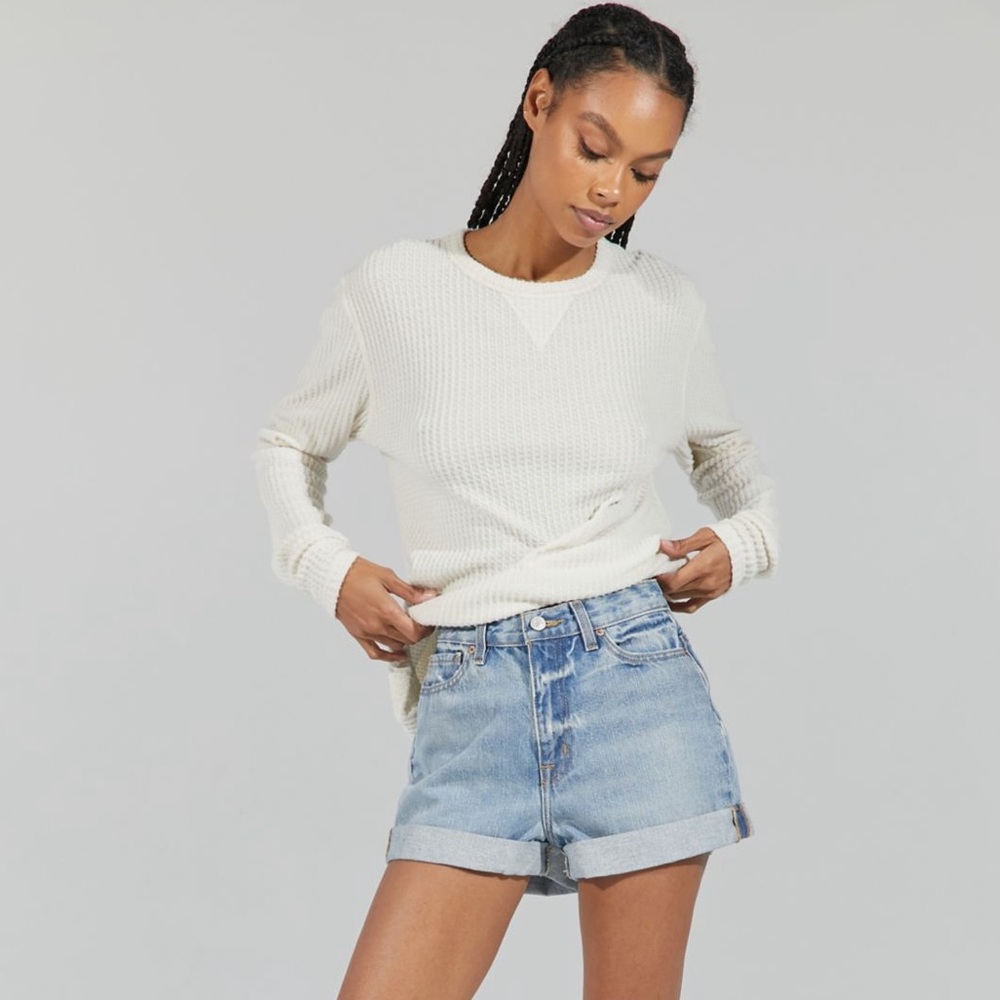 BDG High-Waisted Mom Short in Light Blue Wash